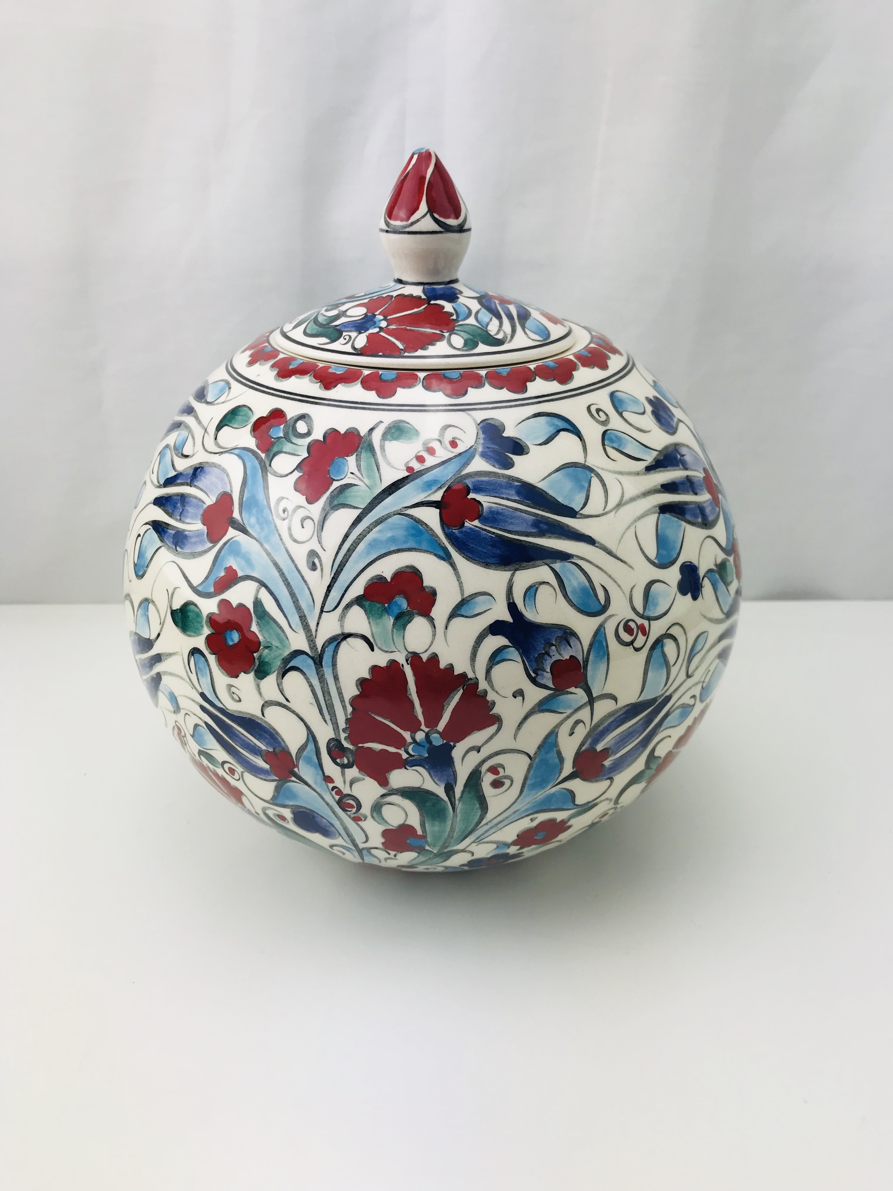 beautiful iznik 18 cm diameter ceramic globe vase jar with lid